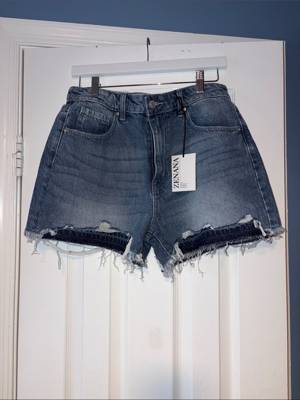 Zenana Outfitters Frayed Hem Medium Blue Denim Shorts 3” inseam